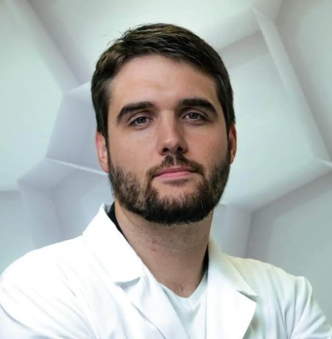Dr Uroš Karić